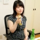 お酒を飲むと全裸になりたくなる熟女(宮代薫)